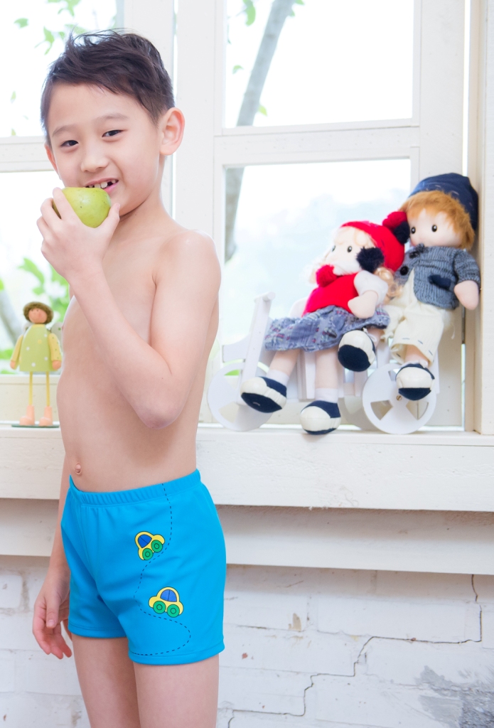 小男泳