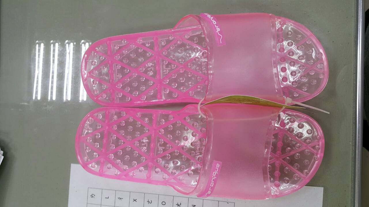 素色透明浴室拖鞋