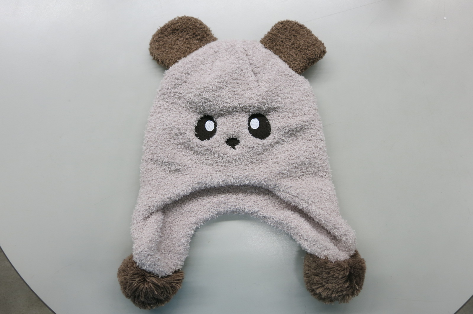 童小熊刺繡碰碰護耳帽