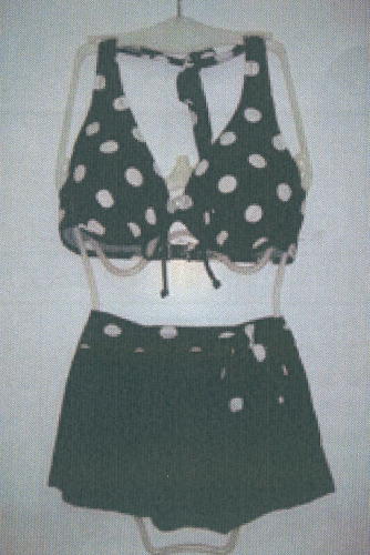 大女泳裝