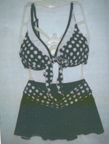 大女泳裝