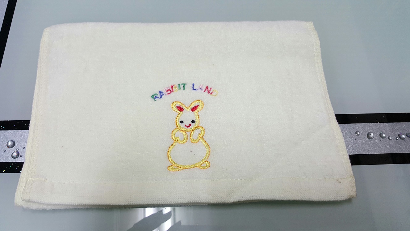 柔絨刺繡小白兔童巾
