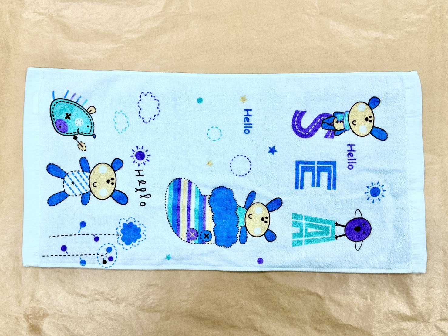 剪絨印花哈囉兔童巾