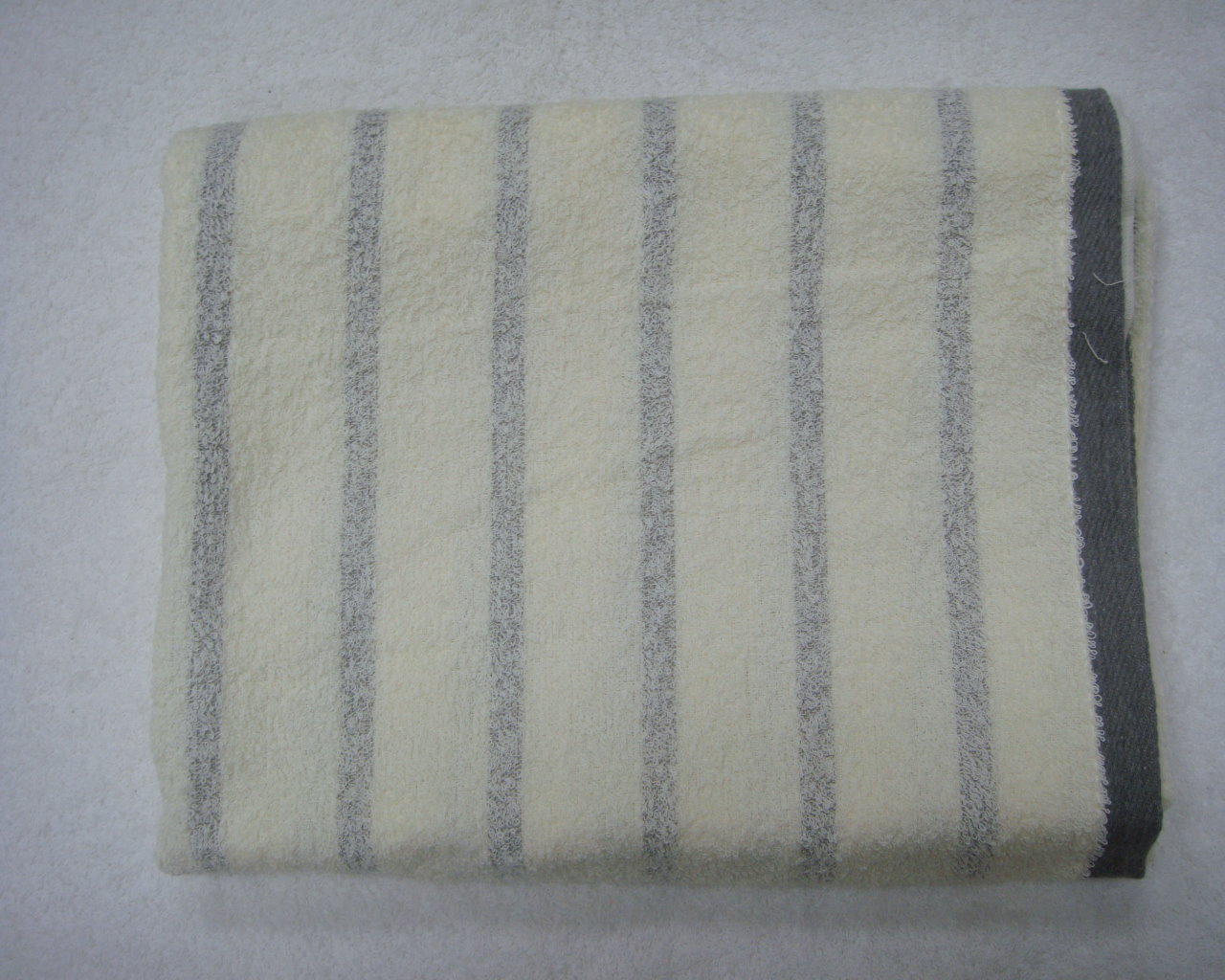 TA6801粉彩竹炭條紋浴巾