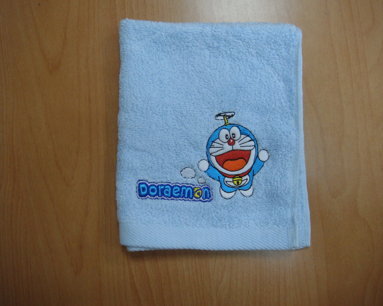 DA101哆啦A夢素色刺繡方巾