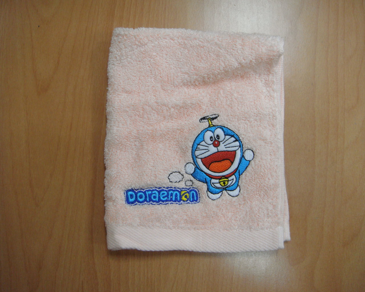 DA101哆啦A夢素色刺繡方巾