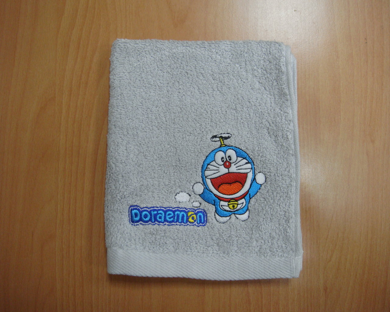 DA101哆啦A夢素色刺繡方巾