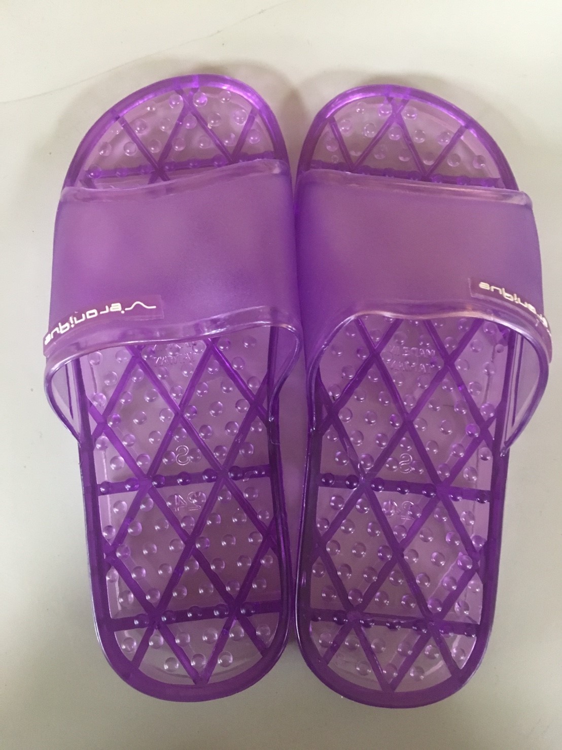素色透明浴室拖鞋