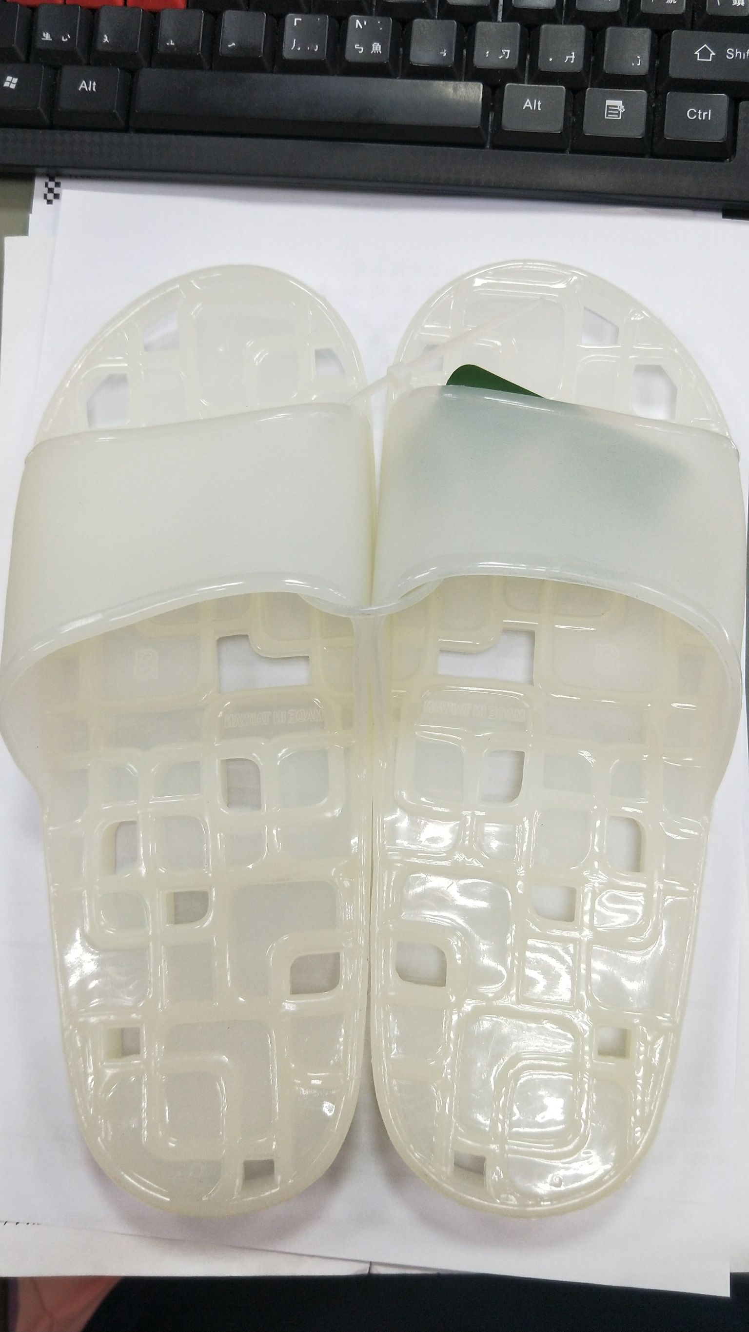 方格超排水透色浴室拖鞋