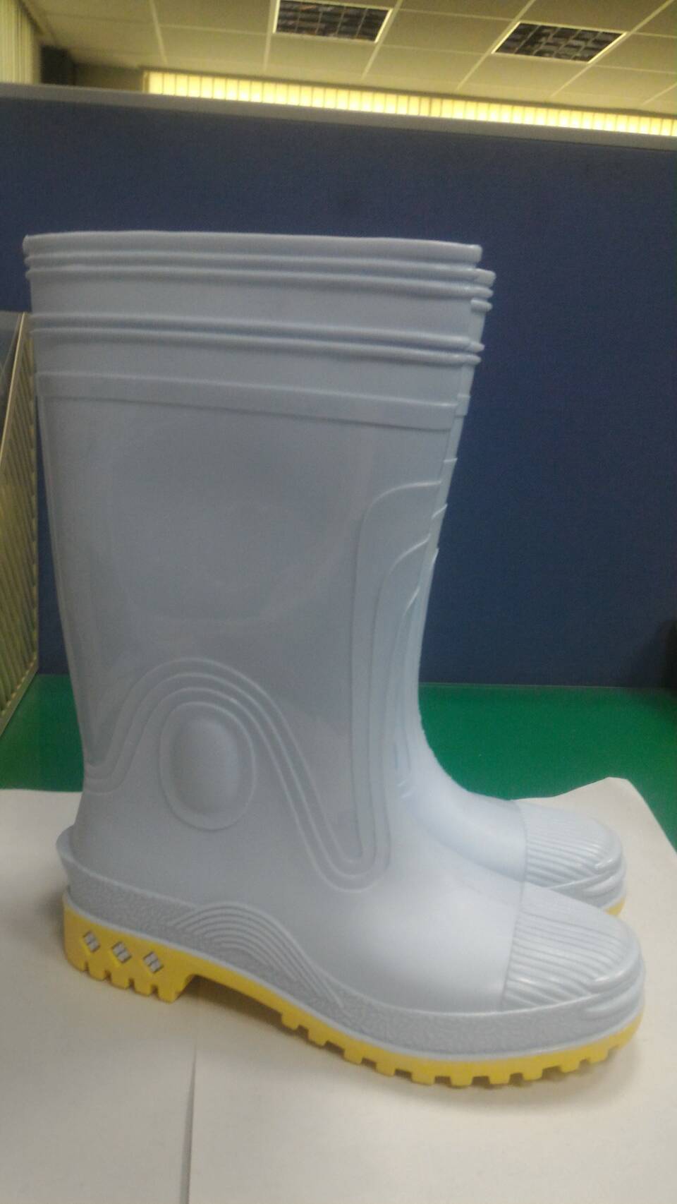 男用彩色雨鞋